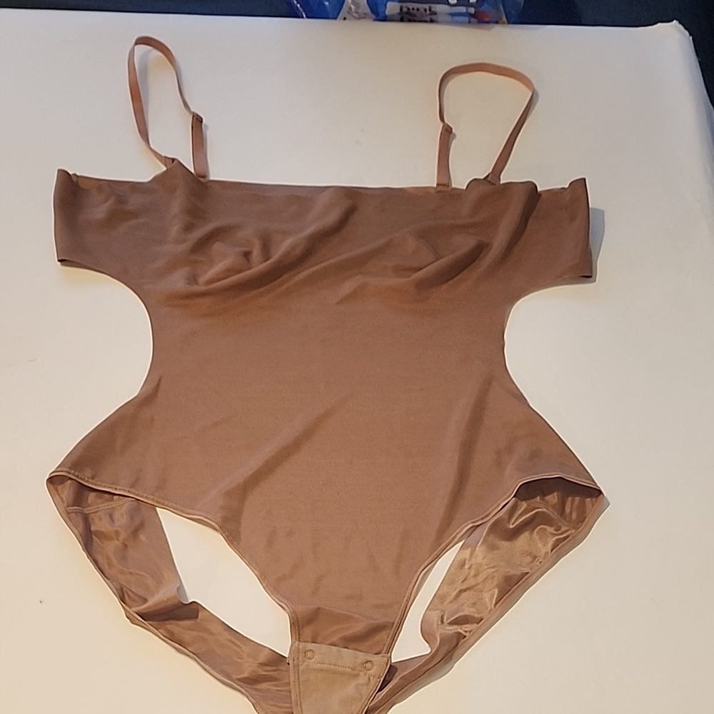 NWT SKIMS BACKLESS BODYSUIT, Size 4X